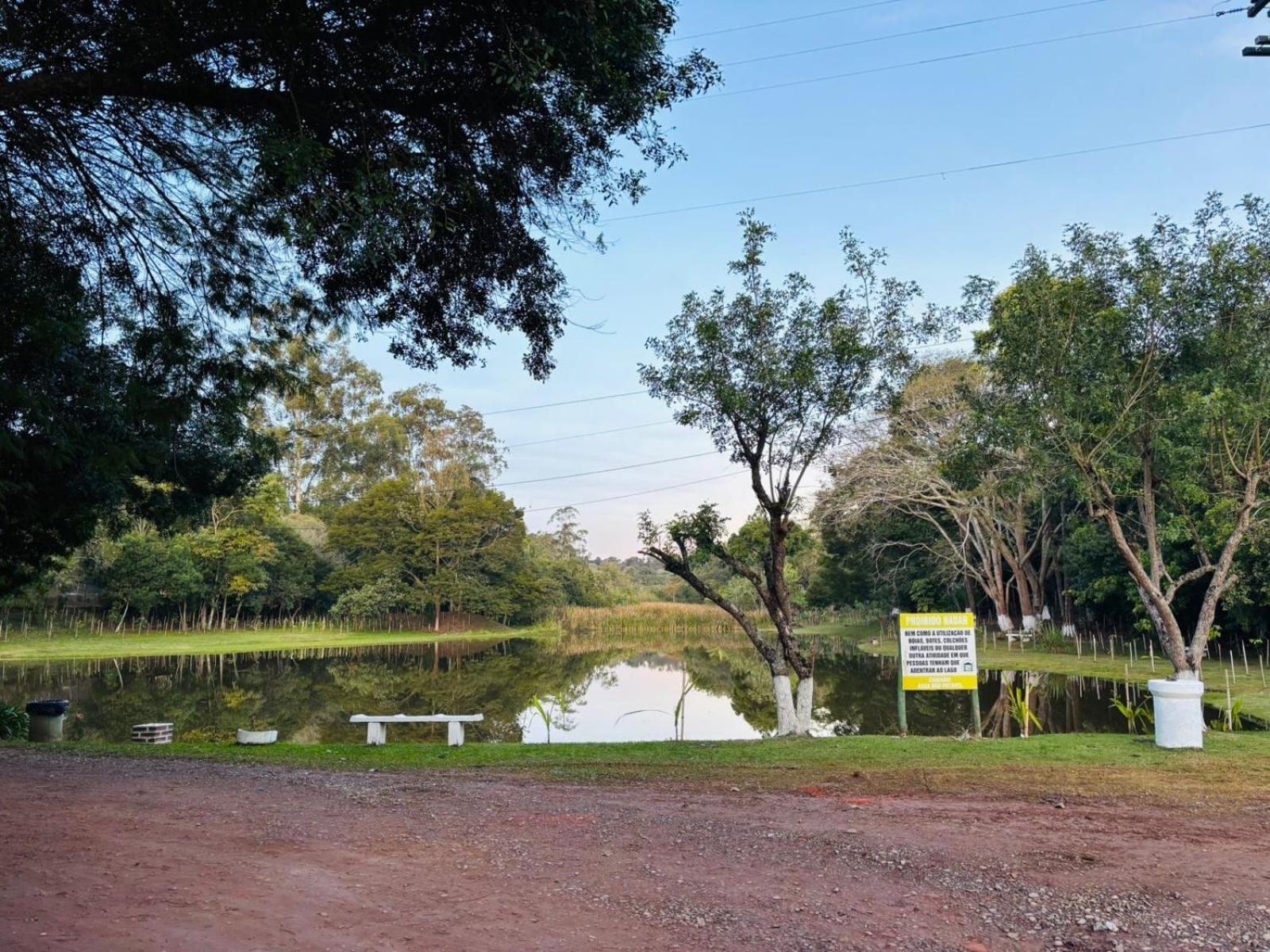 Com Piscina Em Condominio. *