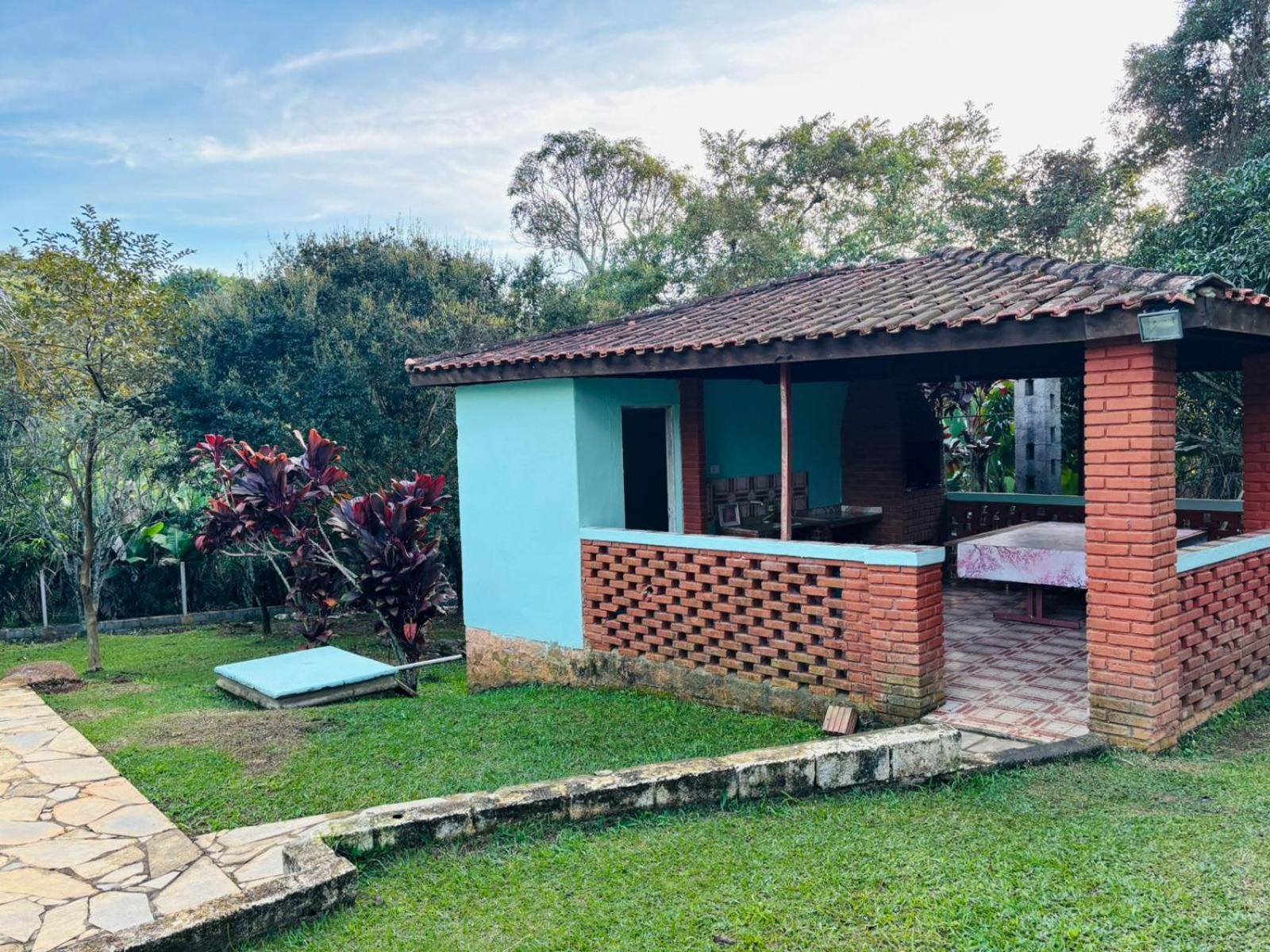 Com Piscina Em Condominio. *